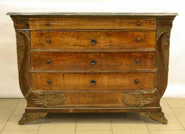 Cassettone, Italia centrale, sec. XIX, in noce, a quattro cassetti, piedi sagomati, piano di marmo, cm 133x52,5x94