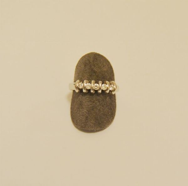 Anello in oro bianco con 5 brillanti g.5,8