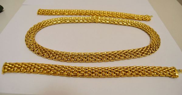 Collana in oro giallo a maglie intrecciate e due bracciali en suite, g 242