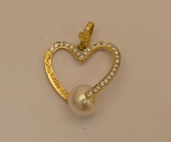 Pendente in oro giallo, CLOE, a forma di cuore con perla e diamanti, g 3,6, diamanti ct. 0,43, marcato Torrini