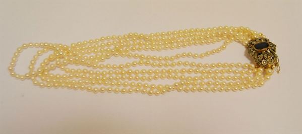 Girocollo in perle a sei fili con fermezza in oro e argento con zaffiro  e diamanti
