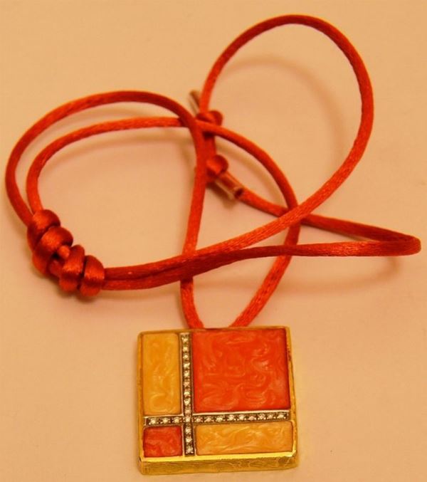 Pendente in oro giallo con smalti e brillanti DADAISHE peso gr 21,6 brillanti 0,25 k, marcato Torrini