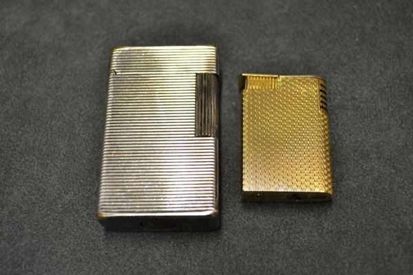 Accendino Dupont rivestito in argento e accendino rivestito in oro giallo e onice(2)