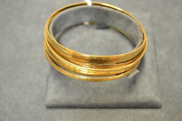 Braccialetti in oro giallo a cerchio rigido e cesellato, punzone 750, g 54 (7)