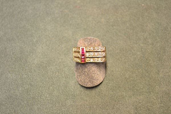 Anello, anni '40, in oro rosa, rubini e diamanti di forma geometrica tempestato di rubini a gradino e piccoli brillanti, g 6
