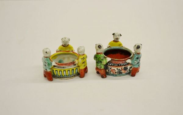 Due piccoli sciacquapennelli, Cina sec. XX, in porcellana policroma, diam cm 6,5 (2)  - Asta Arredi, oggetti d'arte, dipinti - Poggio Bracciolini Casa d'Aste