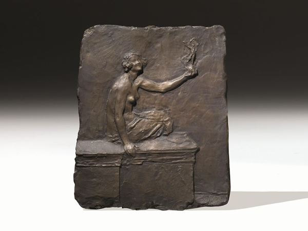 Ernesto Bazzaro   (Milano 1859-1937)   FIGURA FEMMINILE SEDUTA CON VITTORIA ALATA NELLE MANI   bronzo, cm 40x33   firmato
