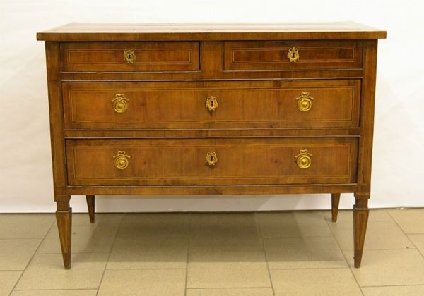 Cassettone, Toscana, sec. XIX, in noce filettato, a quattro cassetti, gambe troncopiramidali, cm 113x53,5x87,5, difetti