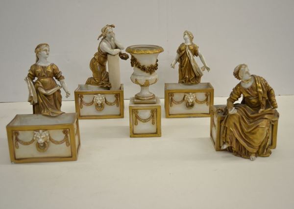 Cinque vaschette portafiori, sec. XX, manifattura Capodimonte, quattro figure femminili in varie pose ed un vaso, da cm 26 a cm 20, danni e restauri  (5)