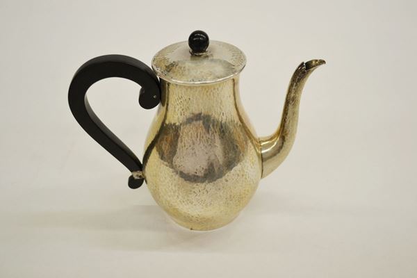 Caffettiera in argento moderno martellato facitore Chiappe, alt. cm 17, g 382