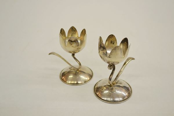 Coppia di piccoli candelieri in argento                                 moderno, g 94  - Asta Arredi, oggetti d'arte, dipinti - Poggio Bracciolini Casa d'Aste