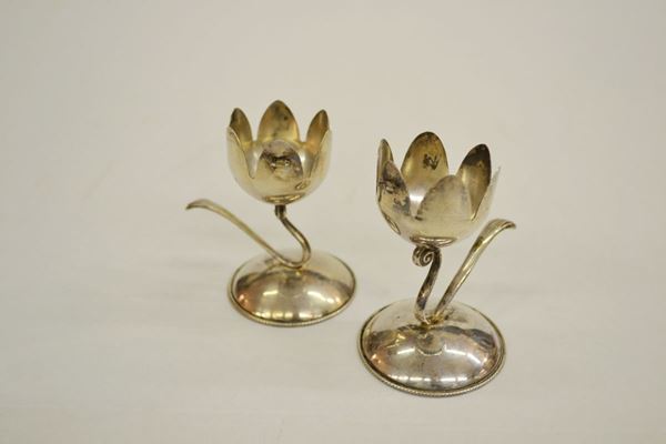 Coppia di piccoli candelieri in argento                                 moderno, g 94