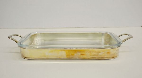 Vassoio, in metallo argentato di forma rettangolare con interno in vetro,   cm 50x24,5
