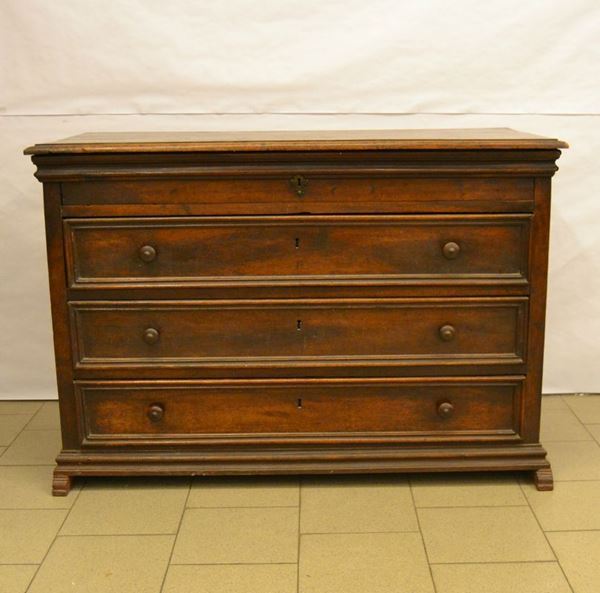 Cassettone, Italia centrale, sec. XVIII, in pioppo, a quattro cassetti, piedi a ciabatta, cm 135x60x93