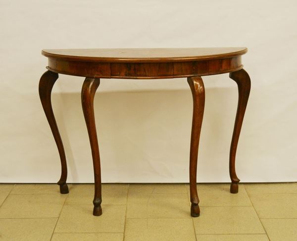 Consolle, Toscana, fine sec. XIX, in noce, piano a mezza luna, un cassetto, gambe mosse, cm 98x37x73, restauri