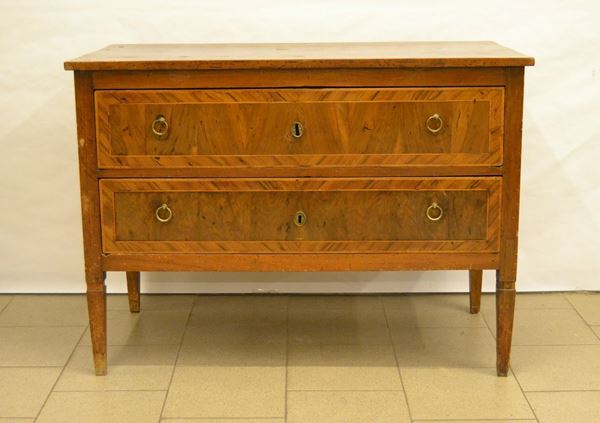 Cassettone, Luigi XVI, in noce filettato, a due cassetti, cm 114x56x83, restauri