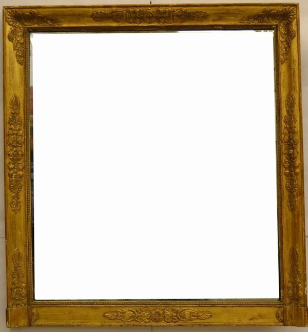 Specchiera, Francia, sec. XIX, in legno dorato e intagliato, cm 97x105