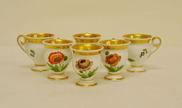 Sei tazzine, Impero, in ceramica, decorate a fiori, con interno e bordura in oro, alt. cm 8,5 ( 6 )