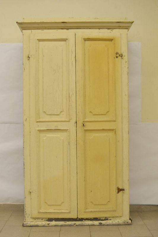 Stipo, sec. XIX, in legno laccato a due sportelli sformellati, cm 125x40x220, da restaurare