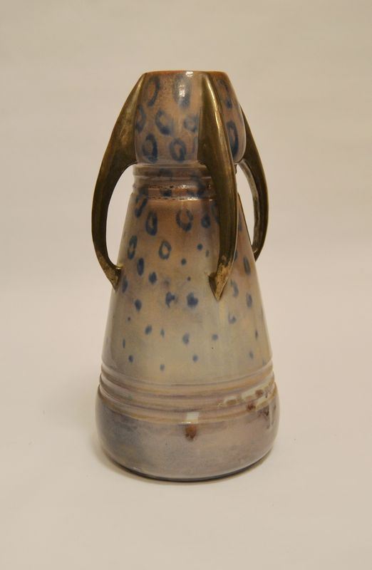 Vaso, manifattura Chini e Co-Mugello, in ceramica a lustro, decorato con occhi di pernice, a quattro anse, alt. cm 37,5, difetti