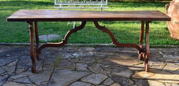 Tavolo fratina, Toscana, sec. XX, in noce, gambe a lira, cm 220x69,5x80, ricostruito con materiale antico
