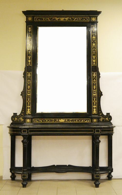 Consolle, inizi sec. XIX, in legno laccato nero, colonne tornite, sottopiano e filettature in avorio, sovrastante specchiera con intarsi in avorio, cm 194x52x308, mancanze