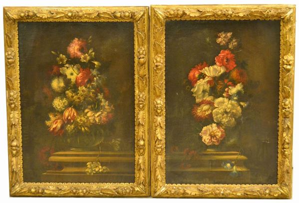 Coppia di dipinti, nello stile del sec.  XVIII,   VASO CON FIORI,   olio su tela, entro cornici del sec. XVIII, cm 63x92,   restauri ( 2 )