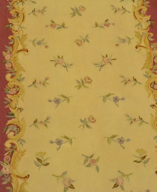 Tappeto AUBUSSON, fondo beige a motivo floreale multicolore, bordura rosa antico, cm 305x79
