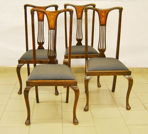 Quattro sedie, Inghilterra, inizi sec. XX, in mogano intarsiato, gambe mosse, sedute imbottite e ricoperte in stoffa a righe   (4)