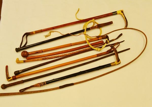 Undici frustini, sec. XIX e XX, in vari materiali ( 11 )