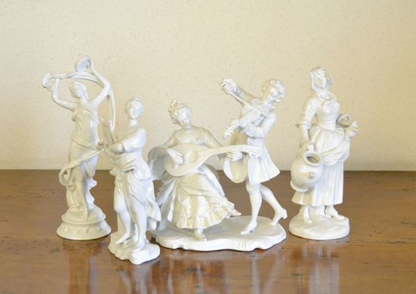 Cinque sculturine, sec. XX, in ceramica Ginori, PERSONAGGI  (5)  - Asta Antiquariato, Collezionismo, Gioielli e  Orologi - Poggio Bracciolini Casa d'Aste