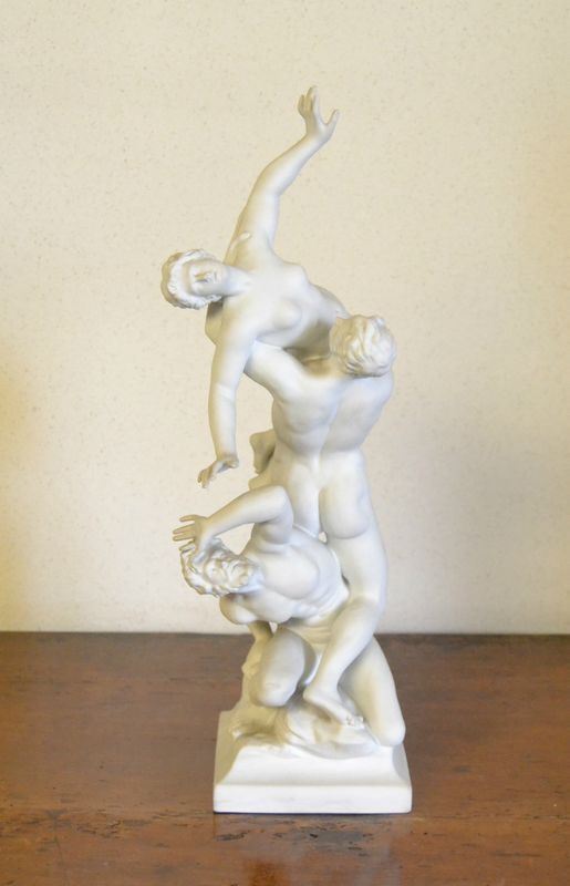 Scultura, sec. XX, in bisquit Ginori, raffigurante SCENA MITOLOGICA, alt. cm 44