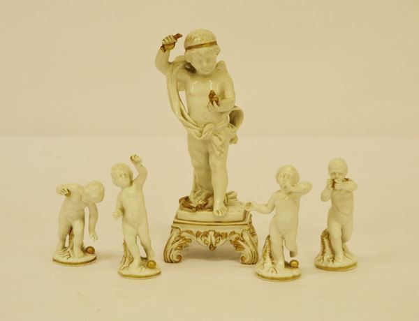 Cinque sculturine, sec. XX, in porcellana, raffiguranti PUTTI  (5)