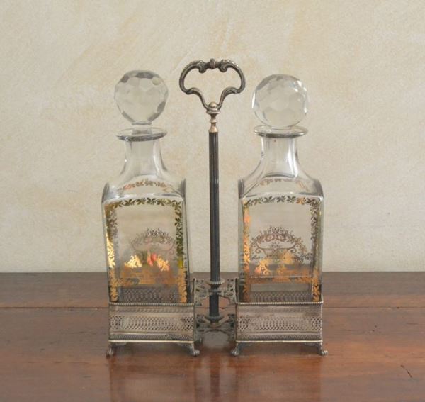Due bottiglie, in vetro, con decori in oro, base in argento, alt. cm 30 ( 2 )  - Asta Antiquariato, Collezionismo, Gioielli e  Orologi - Poggio Bracciolini Casa d'Aste