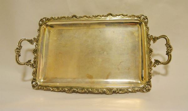 VASSOIO rettangolare in argento a due manici bordi lavorati  g 673