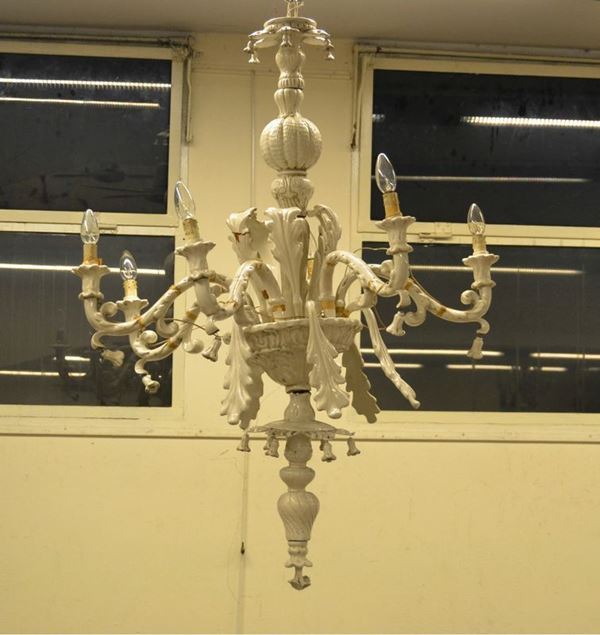 Lampadario, sec. XIX, in ceramica, a sei bracci, con foglie, cm 115x80