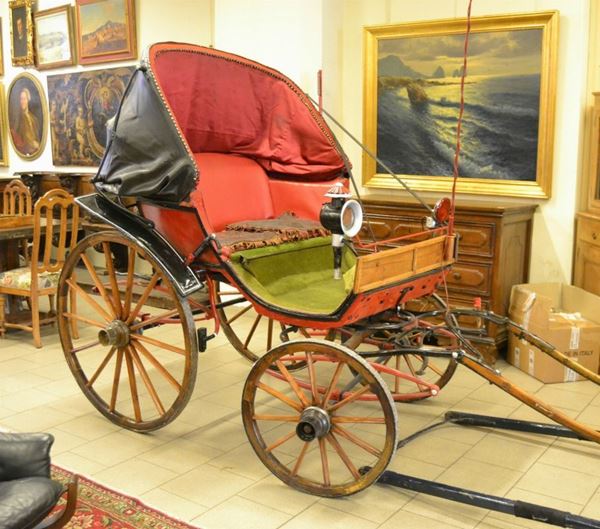 Calesse, sec. XIX, in legno, con cappotta in pelle, completo di accessori, difetti