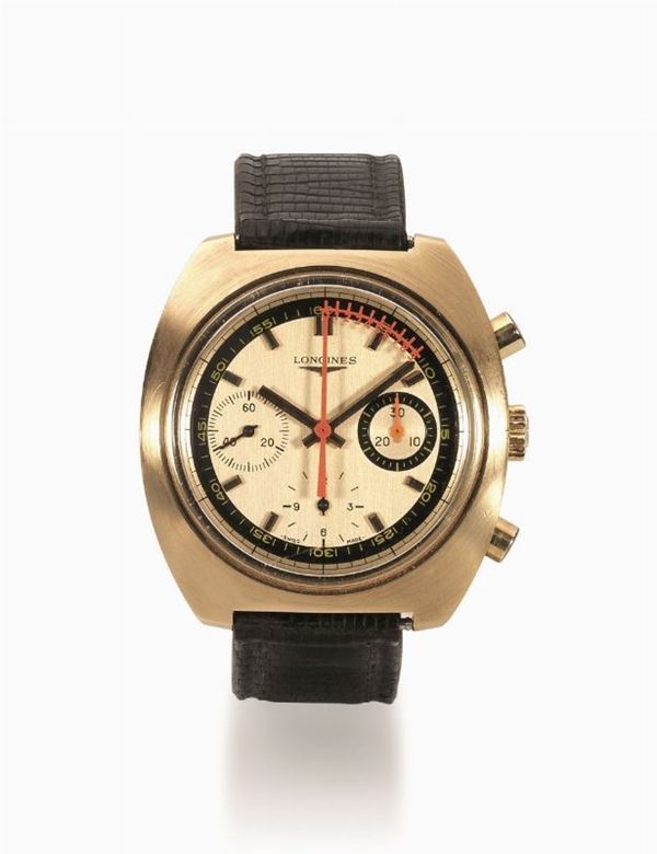 Orologio da polso Longines, Nonius, cassa n. 15'791'198,  anni 1972- '73 circa, in oro giallo 18 kt, con astuccio e cartone. Cassa a cuscino in oro satinato, fondello a vite, pulsanti cronografici a pompa, vetro plastica. Quadrante champagne con anello dei numeri neri, indici applicati oro, registro dei 30 min. ad ore 3 con anello nero, contatore delle h ad ore 6, secondi continui ad ore 9, lancette a bastone oro con inserto in smalto nero, secondi cronografici con scala noniometrica in arancio. Movimento a carica manuale cal. 332. Cinturino in pelle Longines, fibbia ad ardiglione in oro giallo Longines. Diam. mm 39.