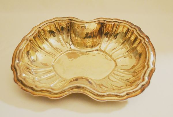 Bacinella sagomata in argento 925, gr 622, cm 30x22x6