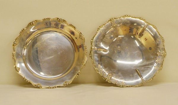 Lotto composto da un piattino e una vaschetta, in argento, con bordo sagomato, g 610 ( 2 )