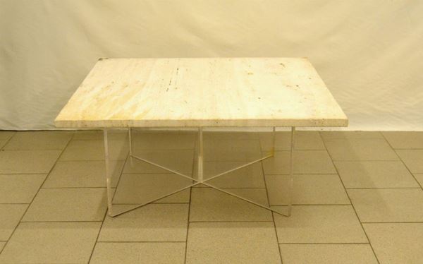 Tavolino da fumo, anni 80, piano in travertino e base in plexiglass, cm 93x93x40,5