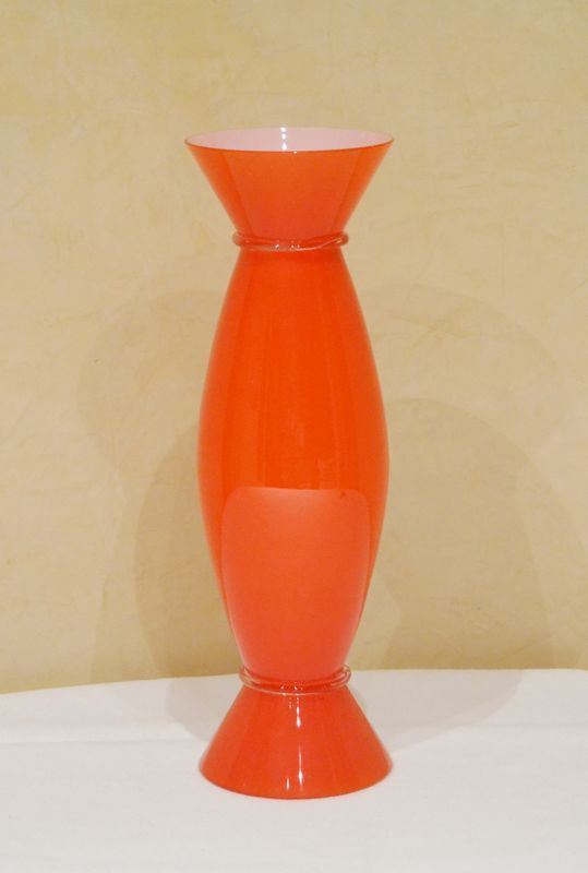 Vaso, in vetro rosso, manifattura Venini, datato 1991, diam. cm 14, alt. cm 44
