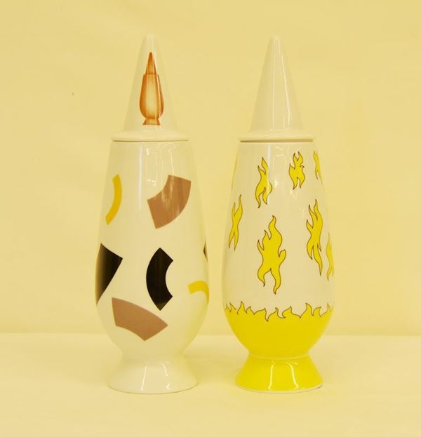 Due vasi, design Alessandro Mendini, manifattura Alessi, in porcellana bianca decorata con decalcomania applicata, alt. cm 38 ( 2 )