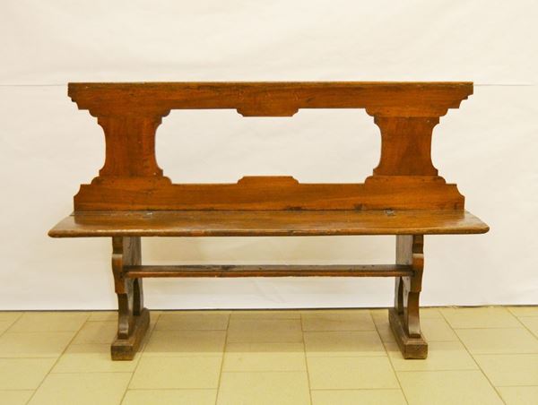 Panca, Toscana, sec. XVIII, in noce, con spalliera traforata, cm 153x45x98, restauri