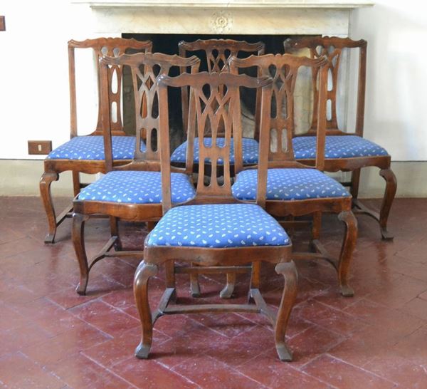 Sei sedie, Toscana, sec. XVIII, in noce, seduta imbottita, gambe mosse riunite da traversa, schienale traforato ( 6 )