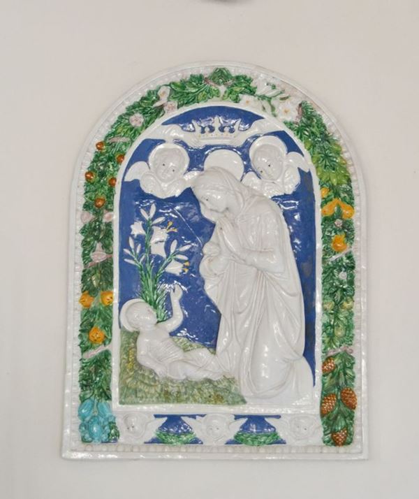 Altorilievo, sec. XIX, MADONNA CON BAMBINO, manifattura Cantagalli, cm 95x72, filata