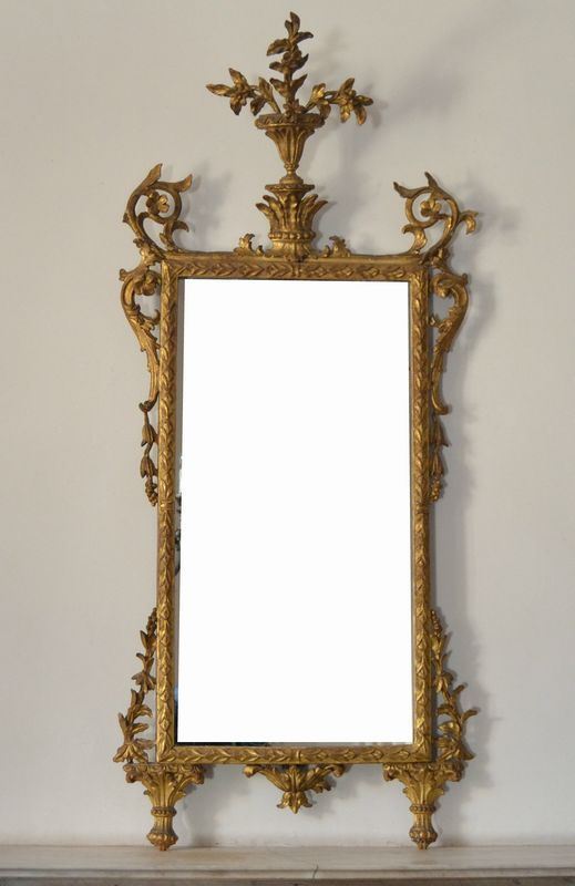 Specchiera, sec. XIX, in legno intagliato e dorato, fregi laterali, cm 70x50