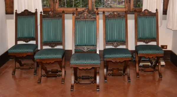 Sei sedie, Toscana, sec. XIX, in legno intagliato, con stemma e intarsi, imbottite e ricoperte in stoffa verde ( 6 )