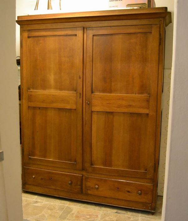 Armadio, Toscana, sec. XIX, in noce, a due sportelli e due cassetti, cm 164x55x206