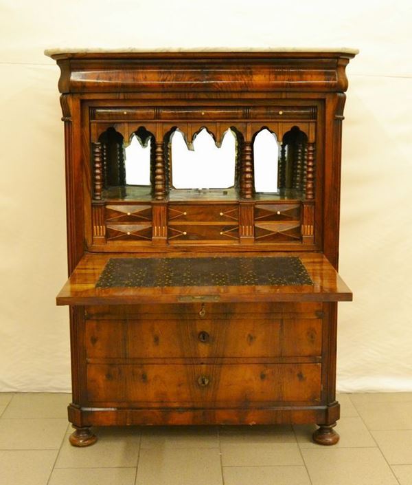 Secretaire, Francia, fine sec. XIX, in noce, a quattro cassetti, sportello a ribalta e internamente nove cassettini e vano a giorno, piano in marmo, piedi a cipolla, cm 112x52x147